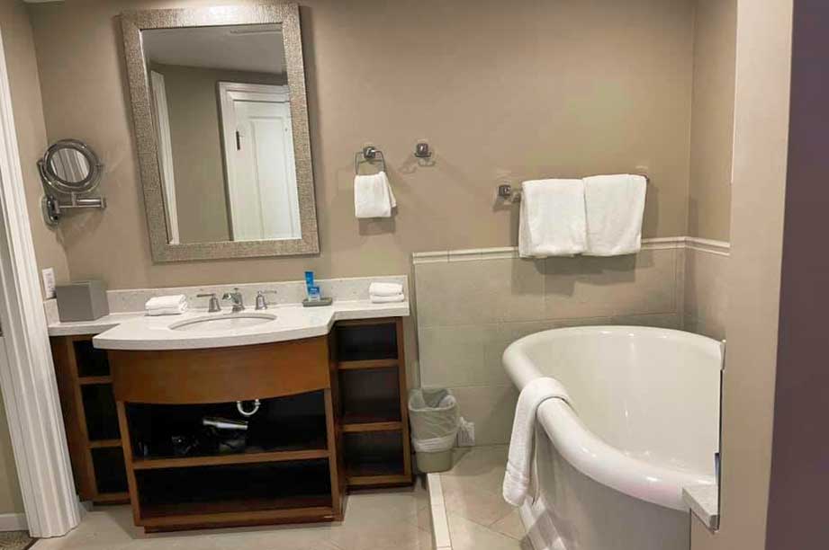 One Bedroom Bathroom